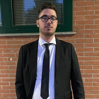 Foto di Emanuele Altieri, programmatore a Napoli, sviluppatore backend Python PHP